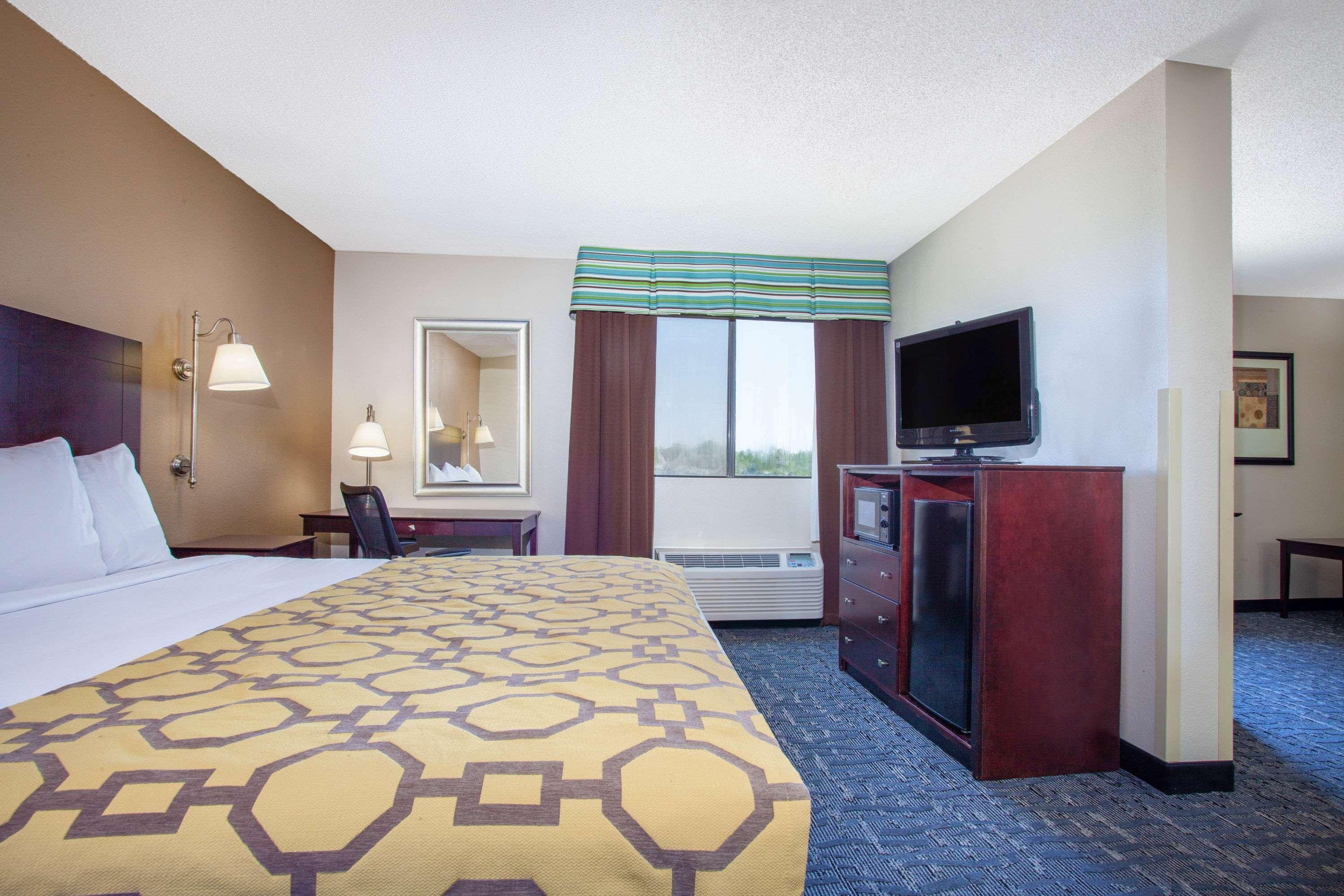 Baymont By Wyndham Saraland Hotel Exterior photo