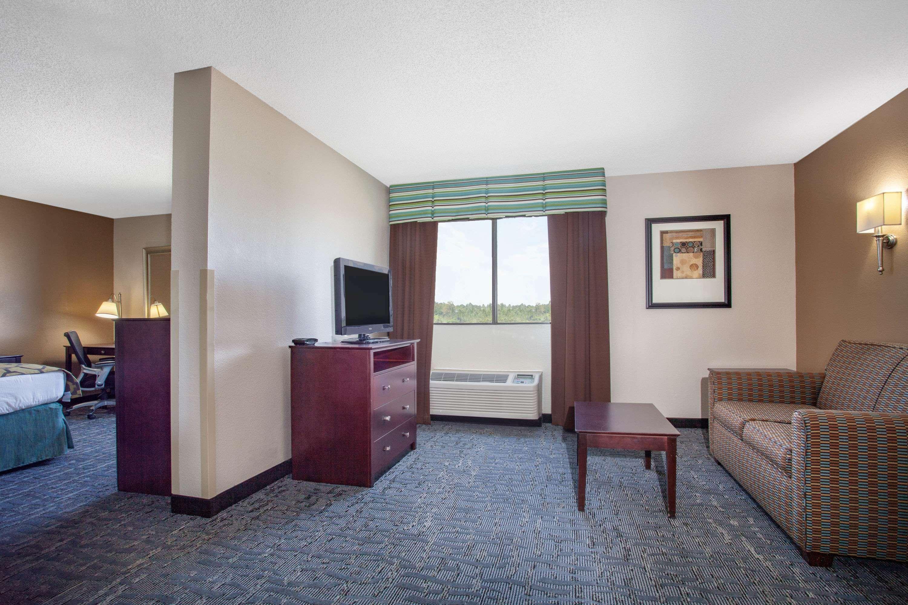 Baymont By Wyndham Saraland Hotel Exterior photo