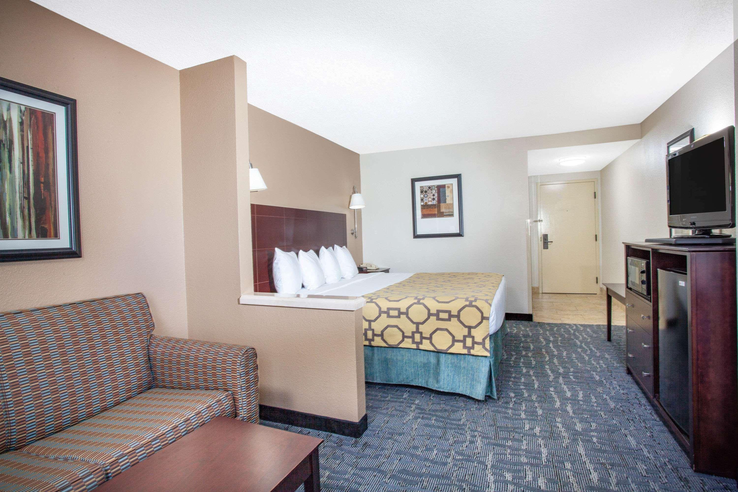Baymont By Wyndham Saraland Hotel Exterior photo