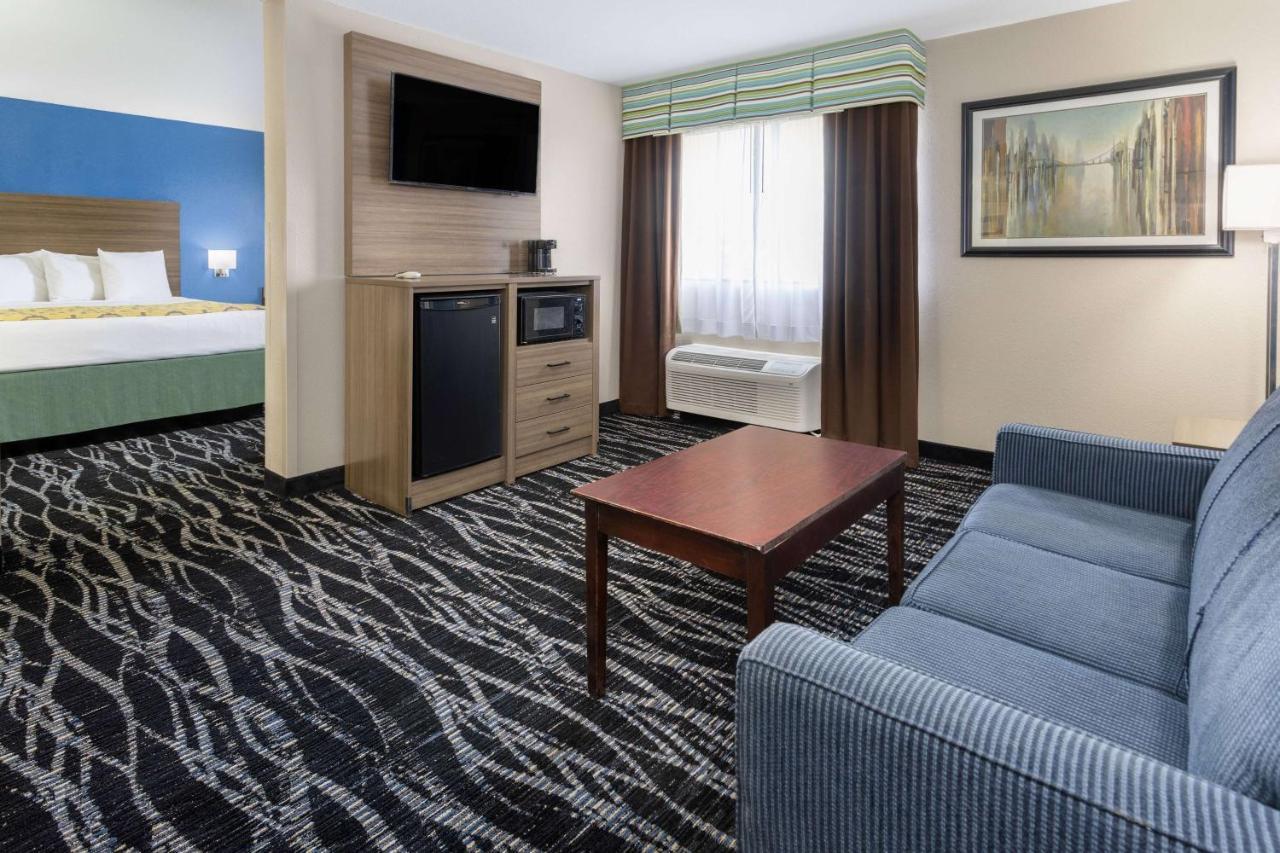 Baymont By Wyndham Saraland Hotel Exterior photo