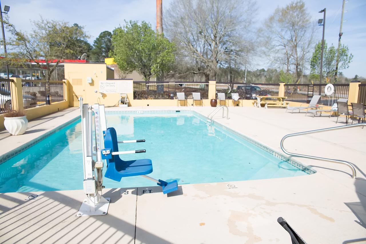 Baymont By Wyndham Saraland Hotel Exterior photo